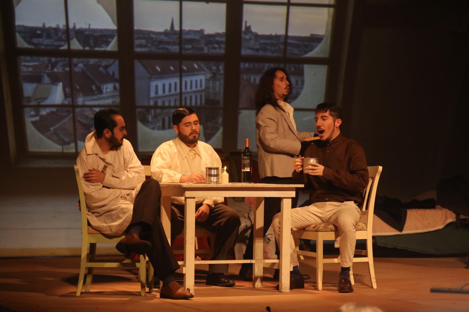 $!La ópera La Boheme, de Puccini, se presentó en el teatro Ángela Peralta.