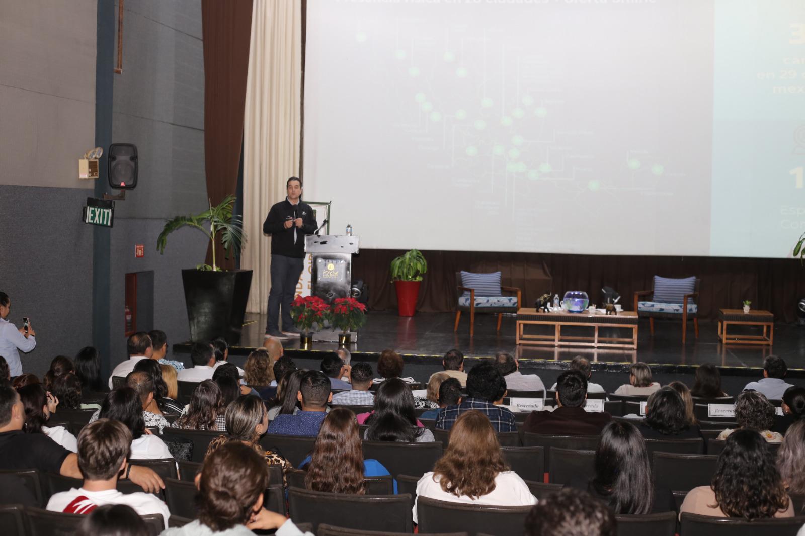 $!El Teatro de El Cid lució lleno.