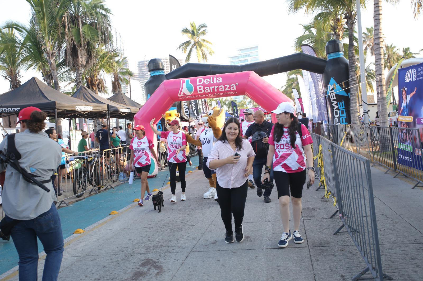 $!Dominio total de hermanos Labrador en ‘Carrera Rosa Delia Barraza’ en Mazatlán