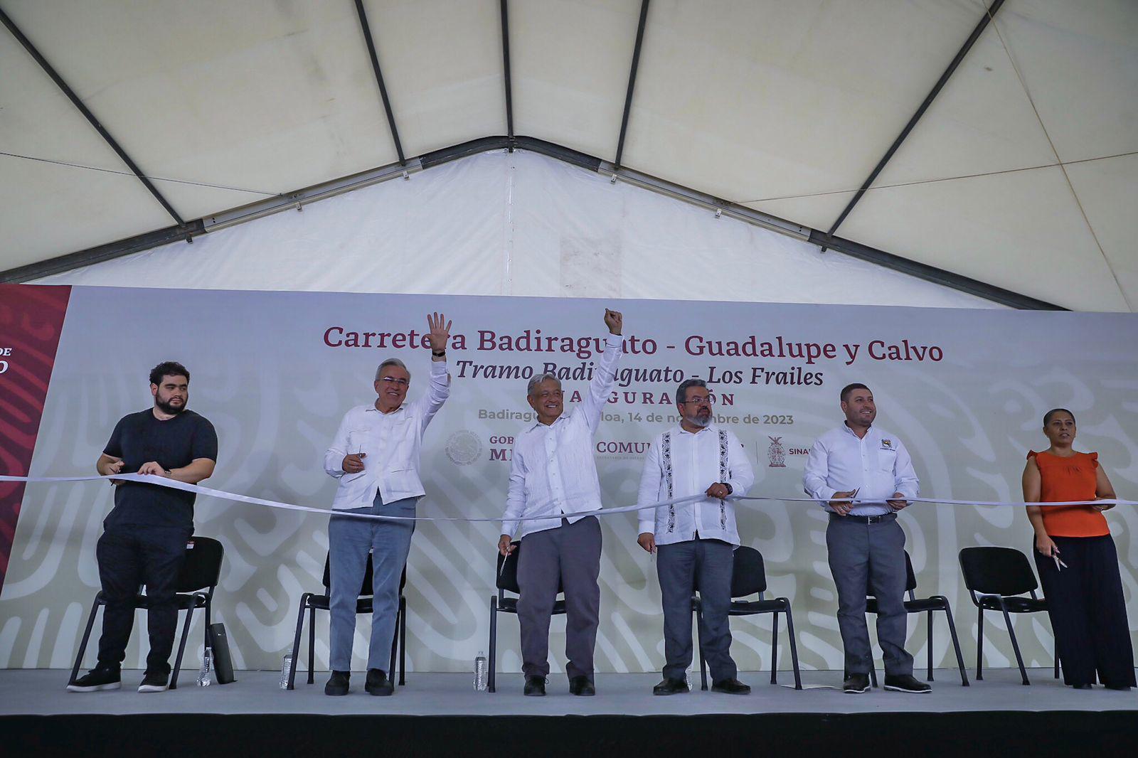 $!Viene bien ‘relevo generacional’, asegura AMLO en Badiraguato; arenga hablando de pensiones
