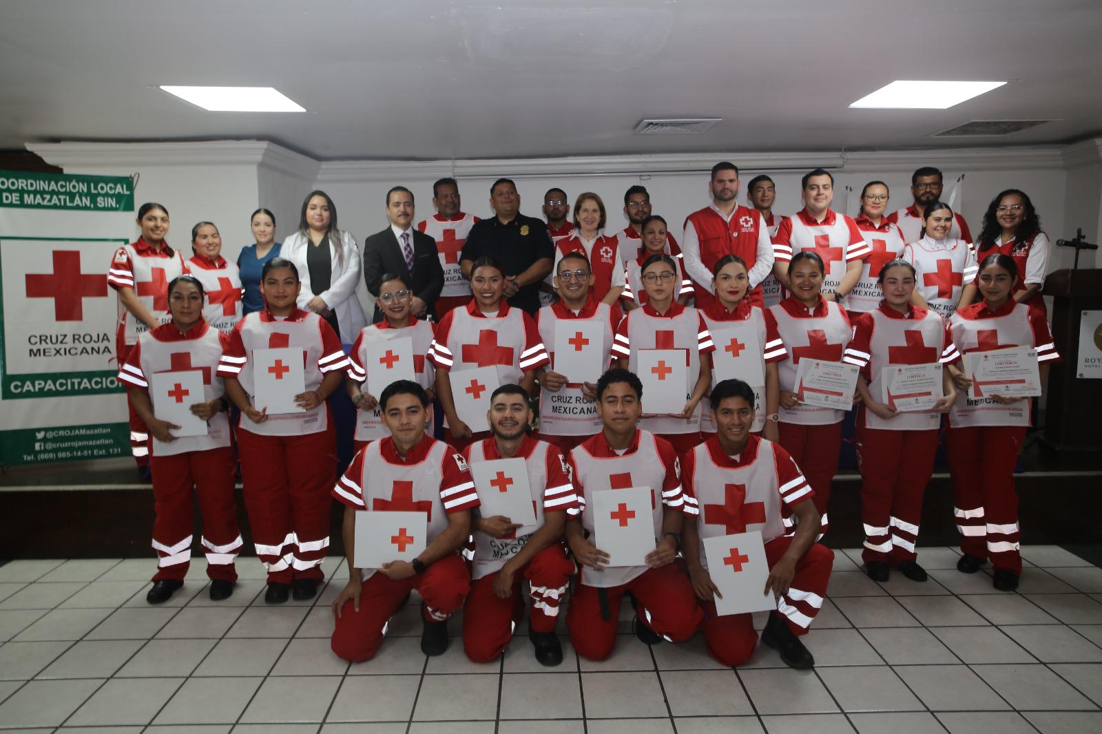 $!Se gradúan con honores 14 nuevos técnicos en Urgencias Médicas de Cruz Roja Mazatlán