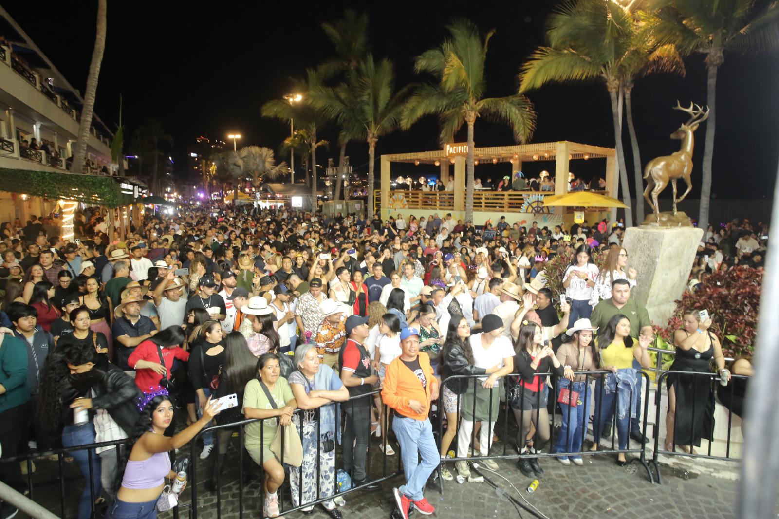 $!Carnaval de Mazatlán reúne a 123 mil personas en su tercer día y fortalece la economía local, informa Estrella Palacios