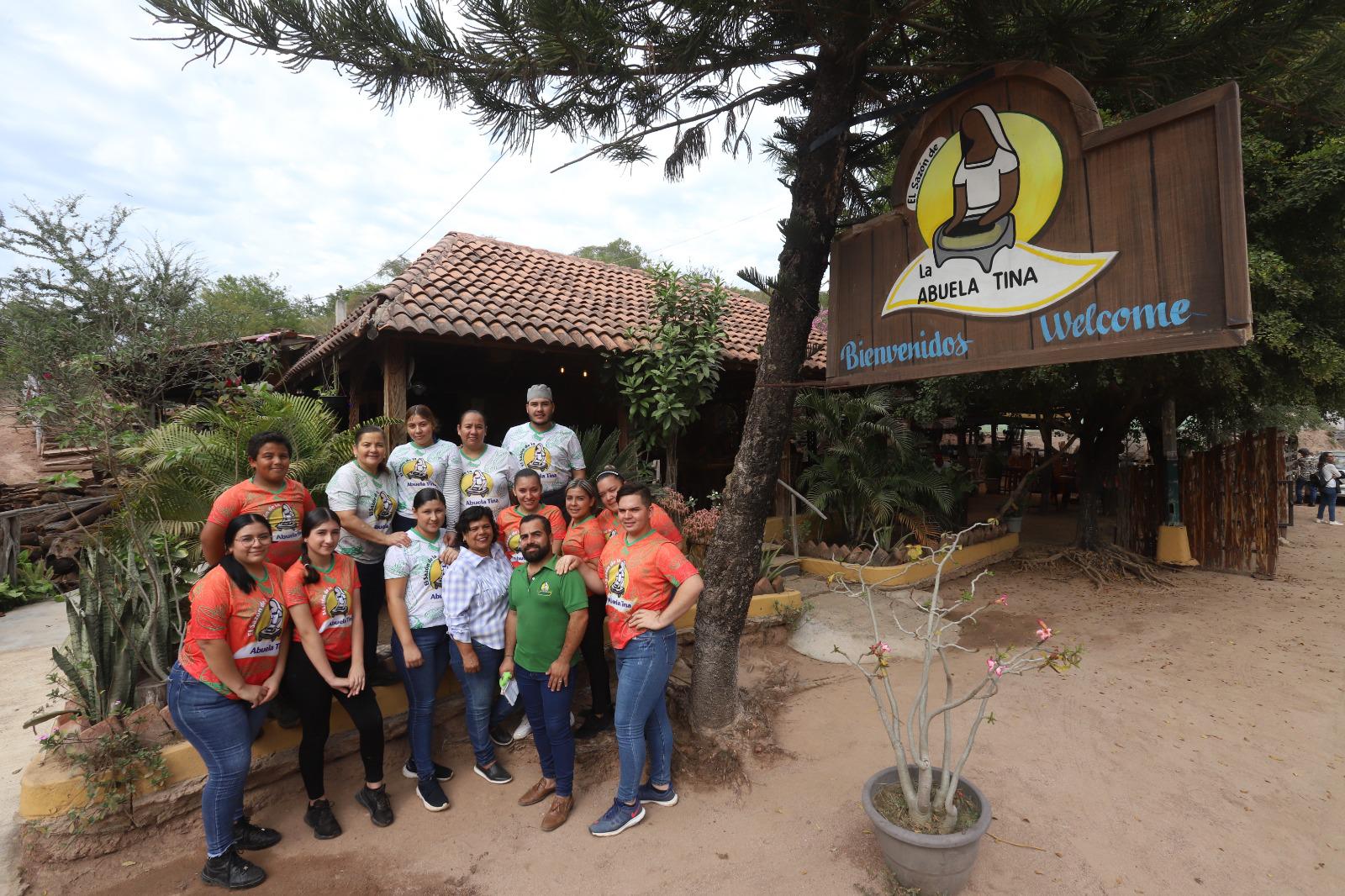 $!Pilar con su gran equipo de trabajo.