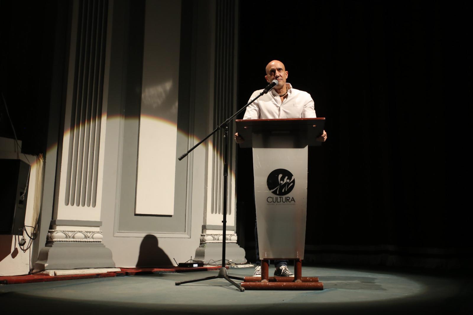 $!Se estrena documental ‘En la sombra del eclipse’ en el Teatro Ángela Peralta, en Mazatlán