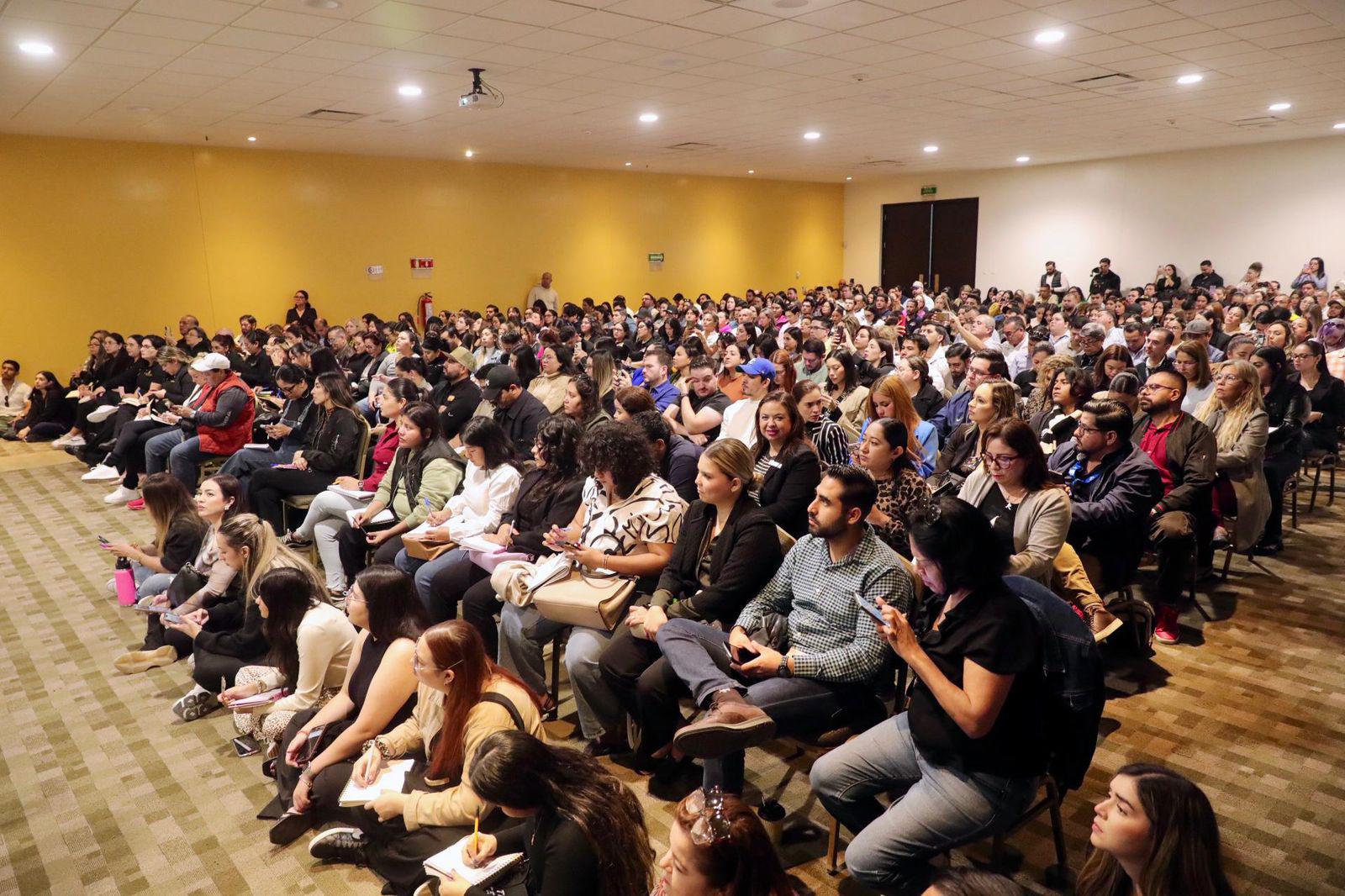 $!Imparten capacitación a emprendedores y empresarios de Mazatlán