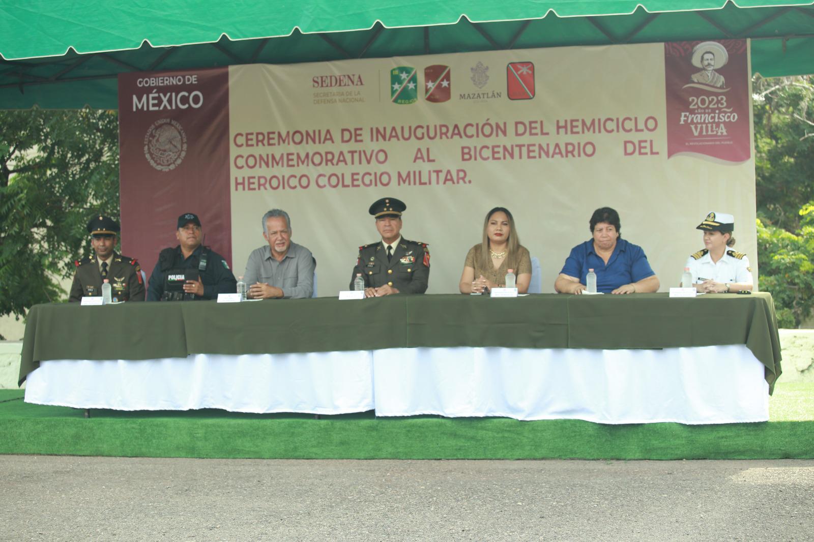 $!Inauguran hemiciclo para celebrar el Bicentenario del Heroico Colegio Militar