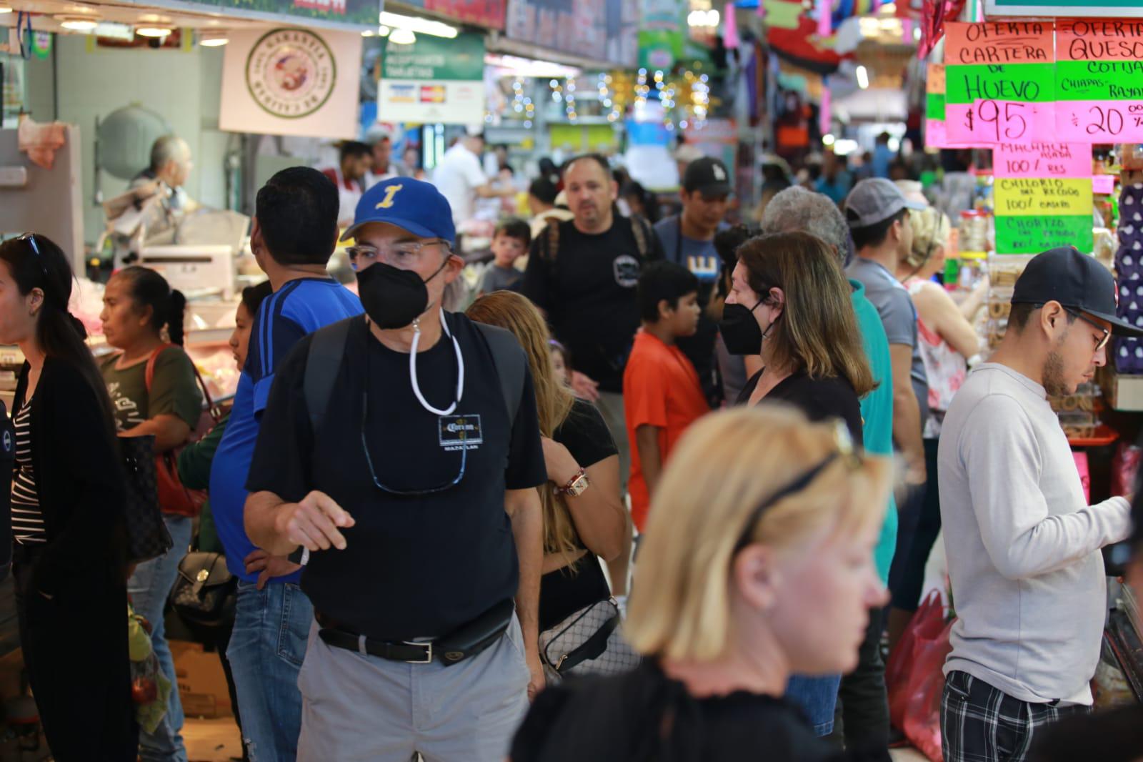 $!Están muy concurridos mercados y centros comerciales por compran navideñas
