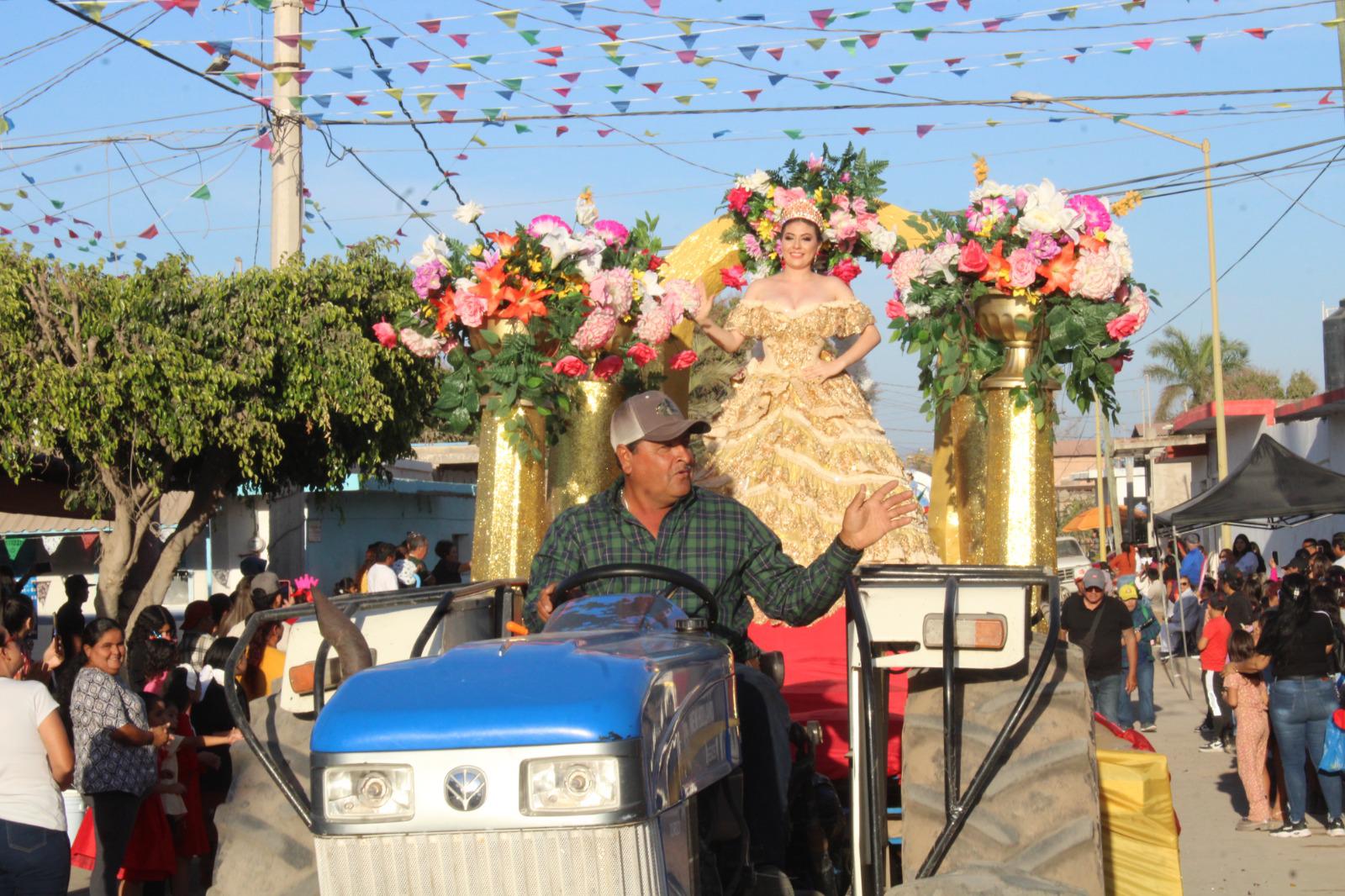 $!Disfrutan familias desfile de las tradicionales fiestas de marzo en Aguaverde, en Rosario