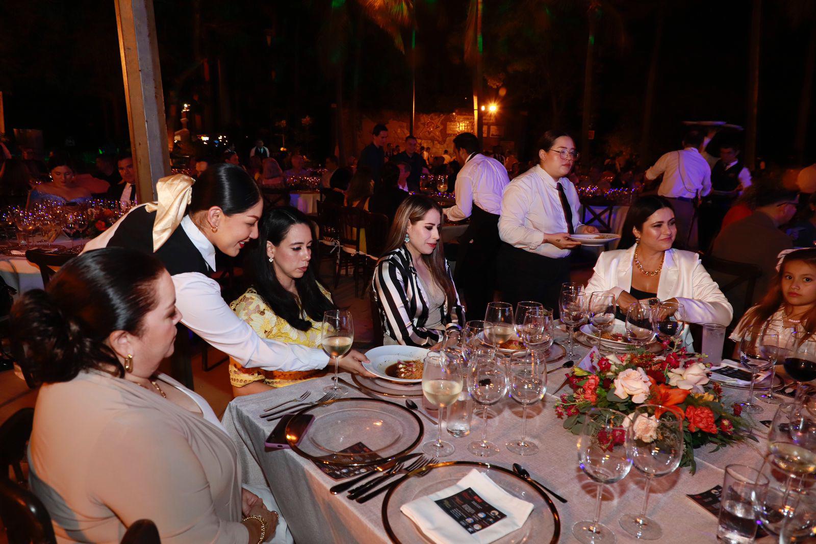 $!‘Los turistas buscan a Sinaloa por su gastronomía’; celebra Turismo estatal presentación de A qué sabe Sinaloa