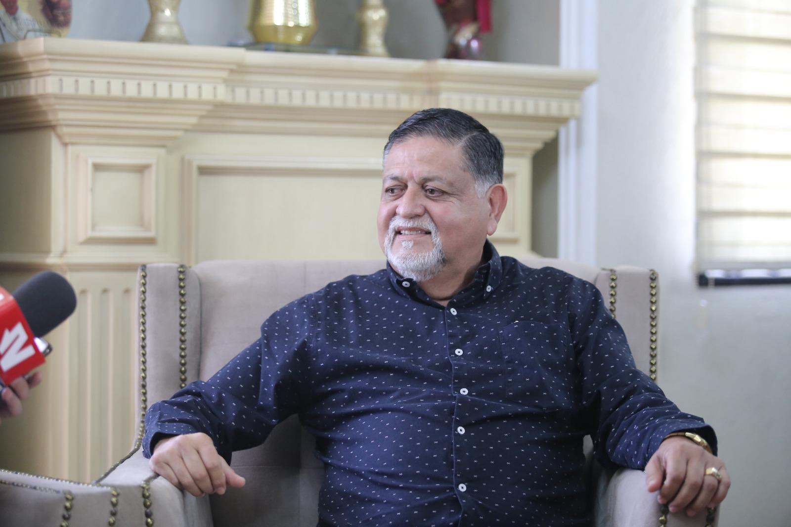 $!El Profe Daniel, 30 años de vocación docente dedicado a educar a la juventud