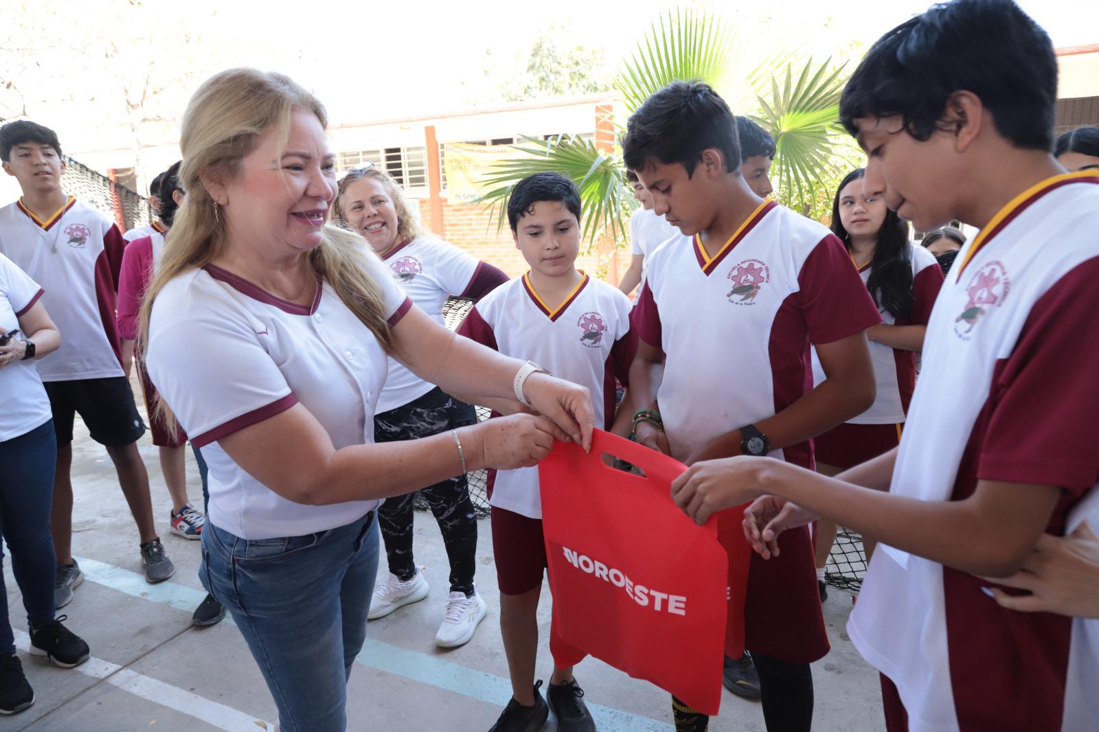 $!Celebran Primera Carrera Deportiva en la ETI 88 de la Isla de la Piedra