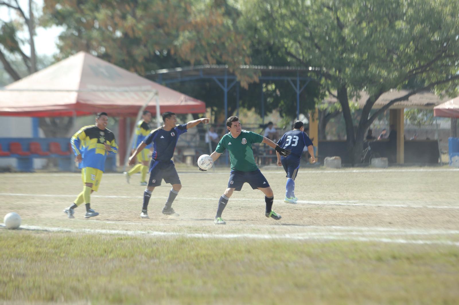 $!Servigrúas golea a Amigos del Búho en Veteranos Diamante