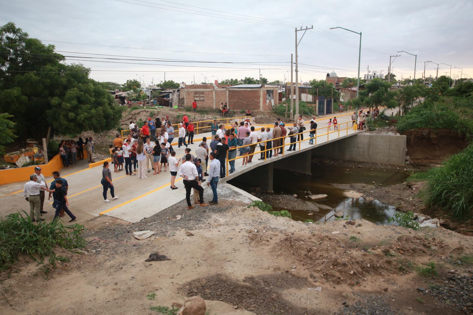 $!Inauguran puente en arroyo de la Ampliación Villa Verde, en Mazatlán