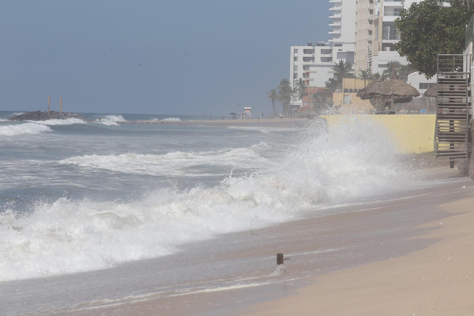 $!Generan ciclones, fenómeno del Niño y construcciones en áreas no permitidas erosión en playas: oceanólogo