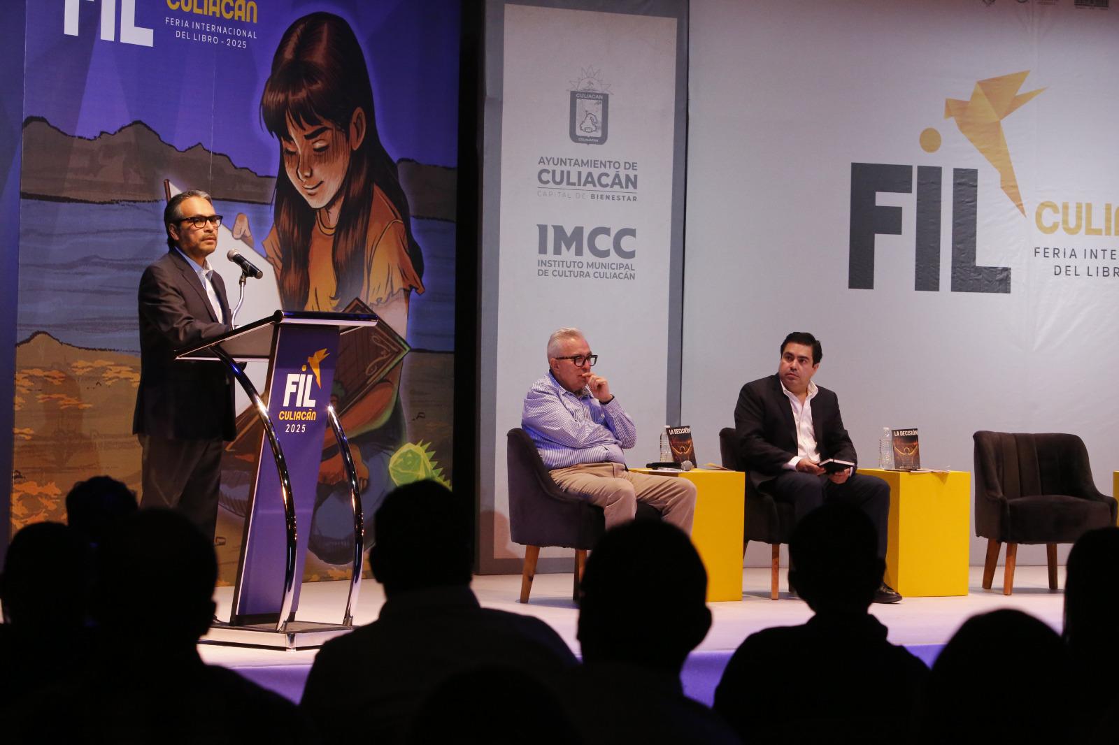 $!Asiste gobernador Rocha Moya a la FIL Culiacán 2025 en su segundo día de actividades