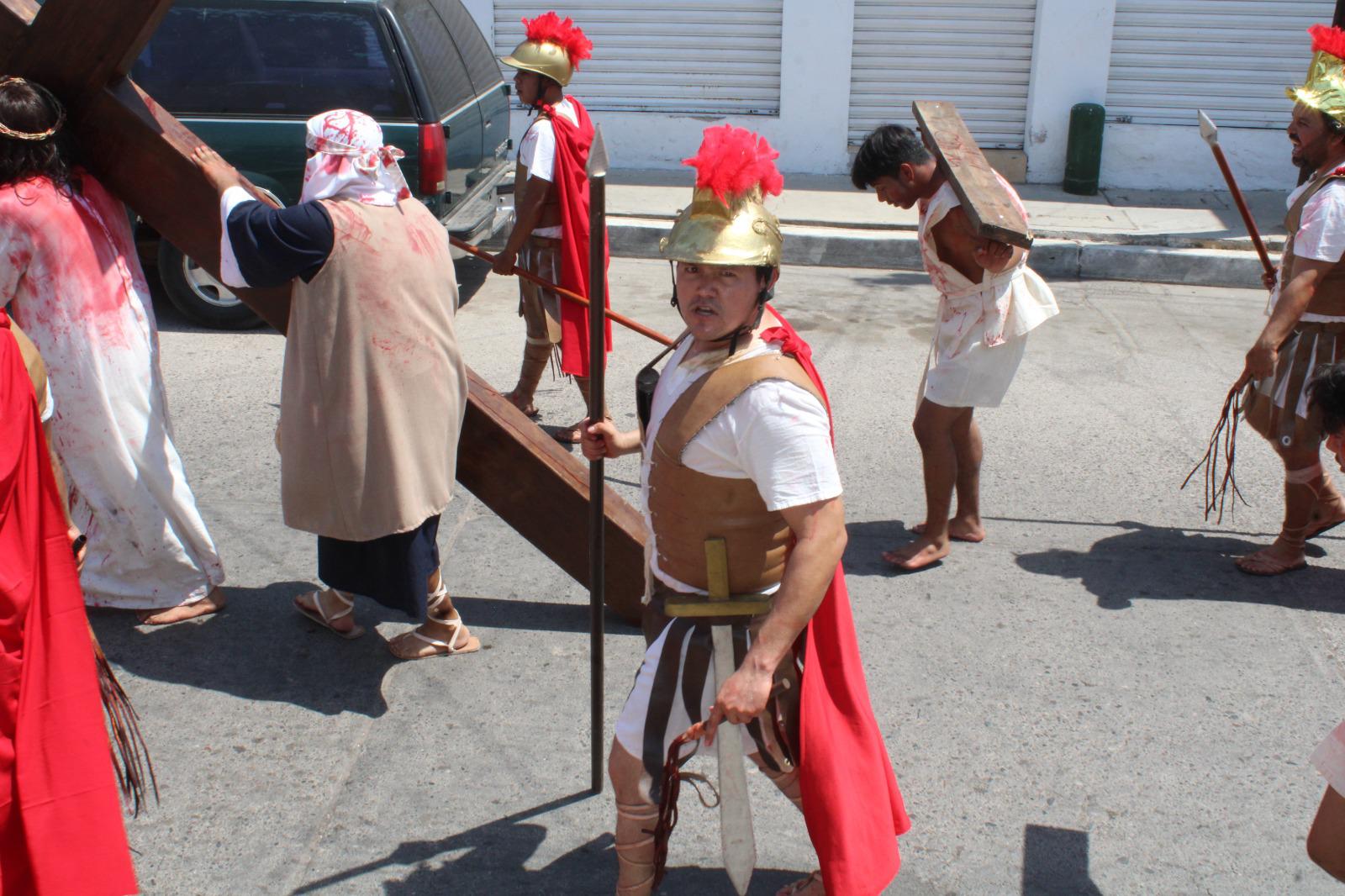 $!Reviven la pasión de Cristo en el ya tradicional Viacrucis viviente, en El Rosario
