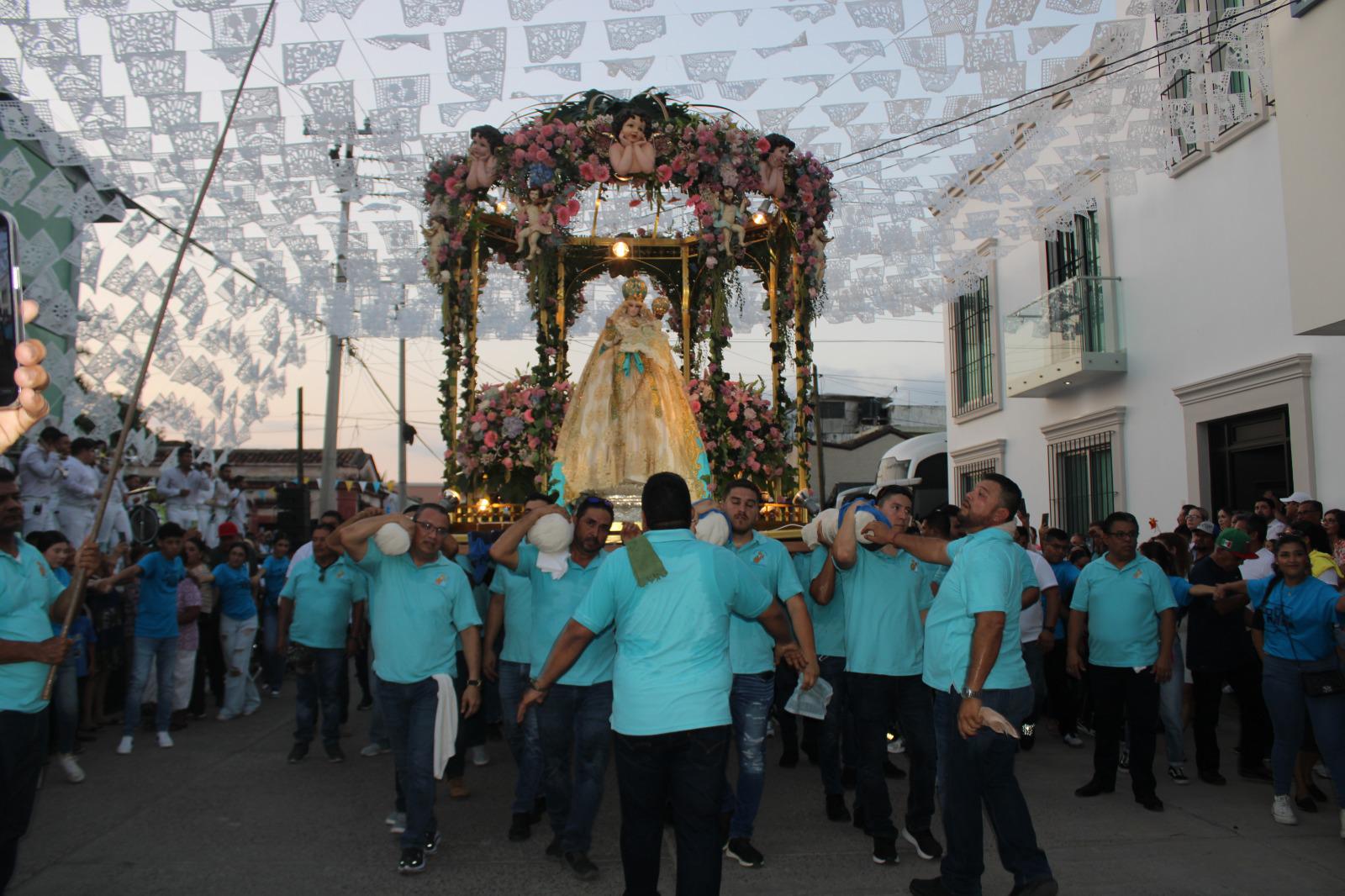 $!Calor no diezma fe de peregrinos en la romería de la Virgen del Rosario