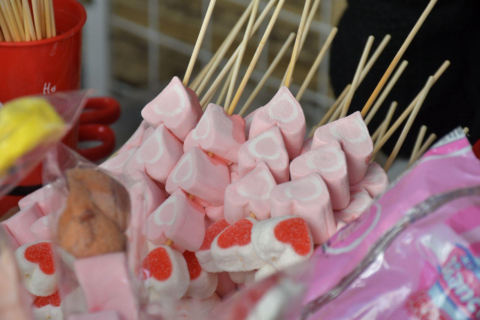 $!Comerciantes de Culiacán comienzan ventas de San Valentín pese a baja demanda