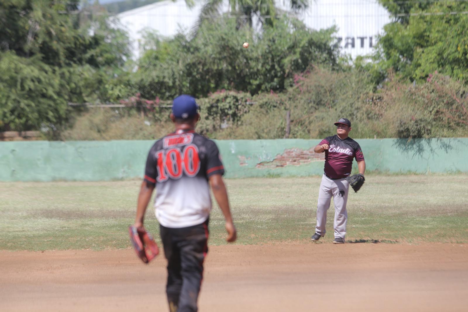$!Recupera 31 Deportes la cima en Liga de Beisbol Sabatina