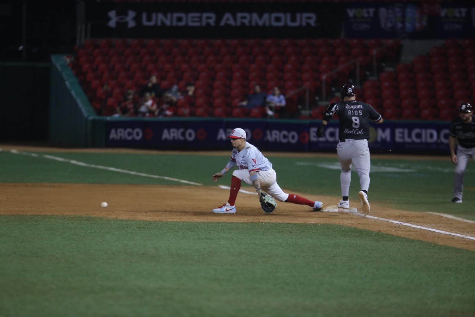 $!Tomateros sella la serie ante Venados en un tarde de doble juego en Mazatlán