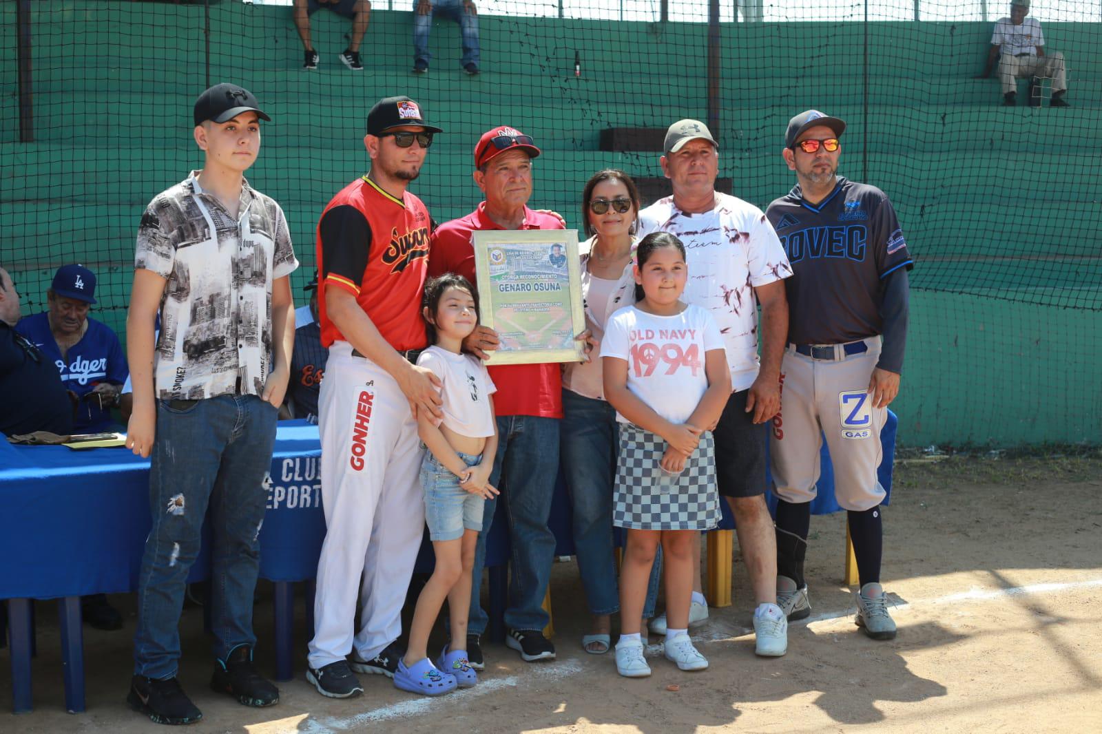 $!Cantan playball en Liga de Beisbol de 35 Años, en Club Muralla