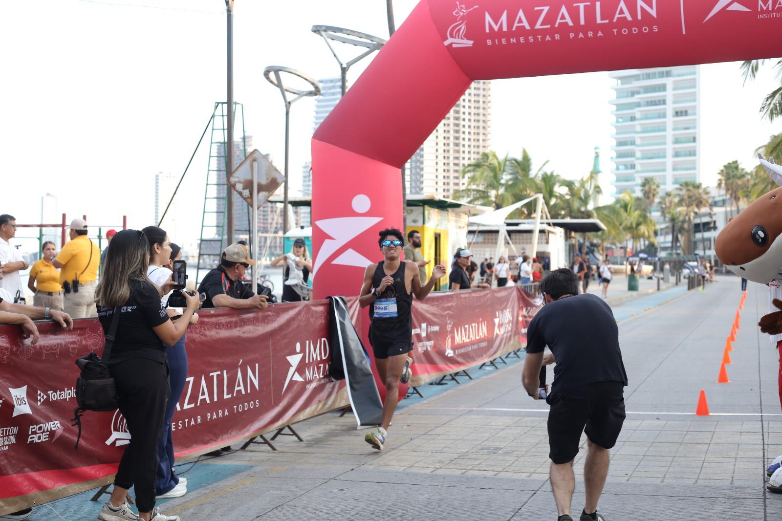 $!Hermanos Labrador dominan el asfalto en Carrera Conecta=te