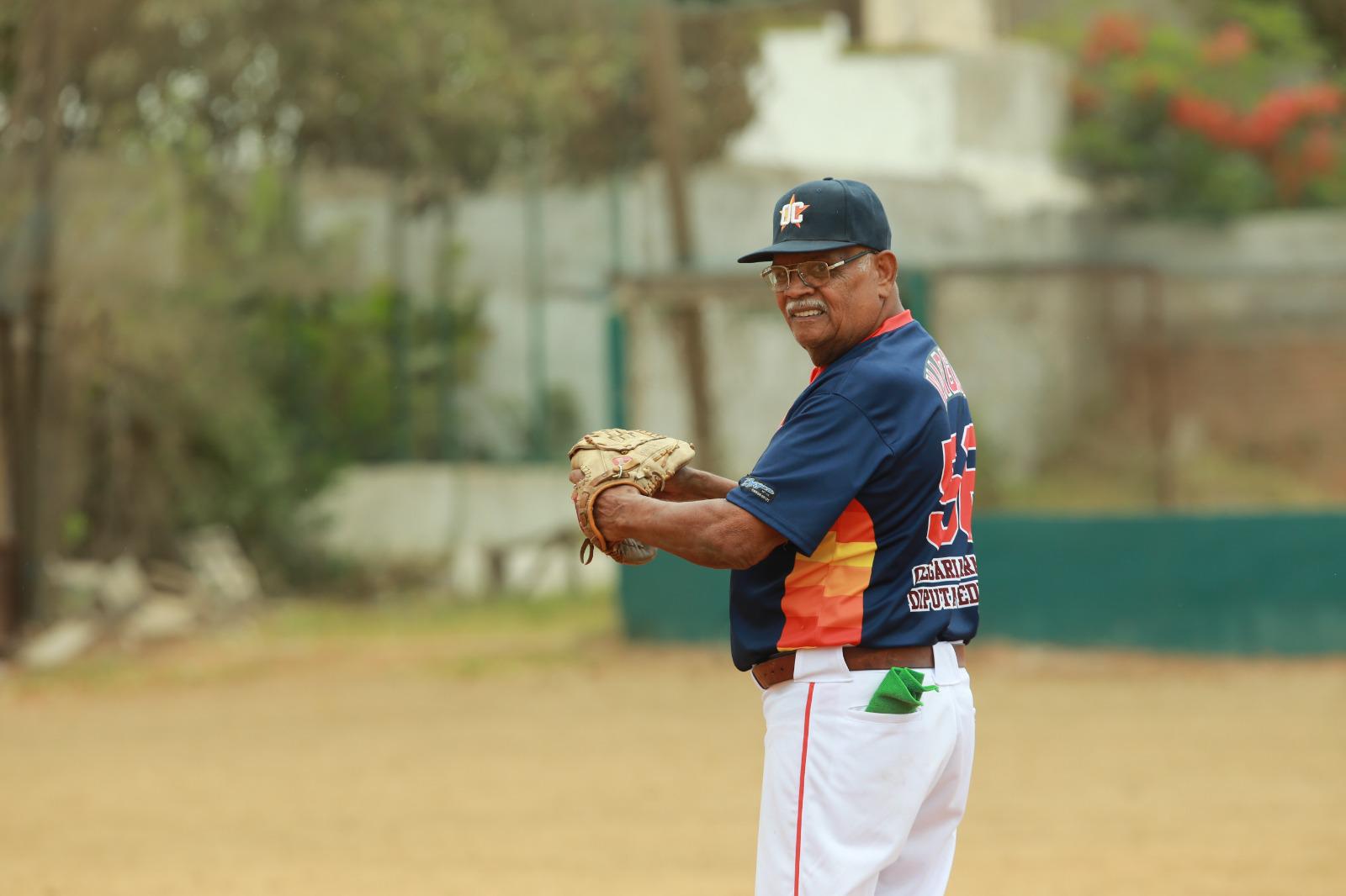 $!Familia Cuevas-Páez vapulea a Frigomar, en Liga de Beisbol Supermáster