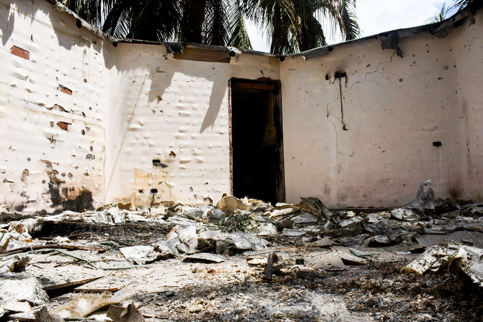 $!Los estragos del ataque armado en Altata: base sindical baleada y un hotel devastado por las llamas