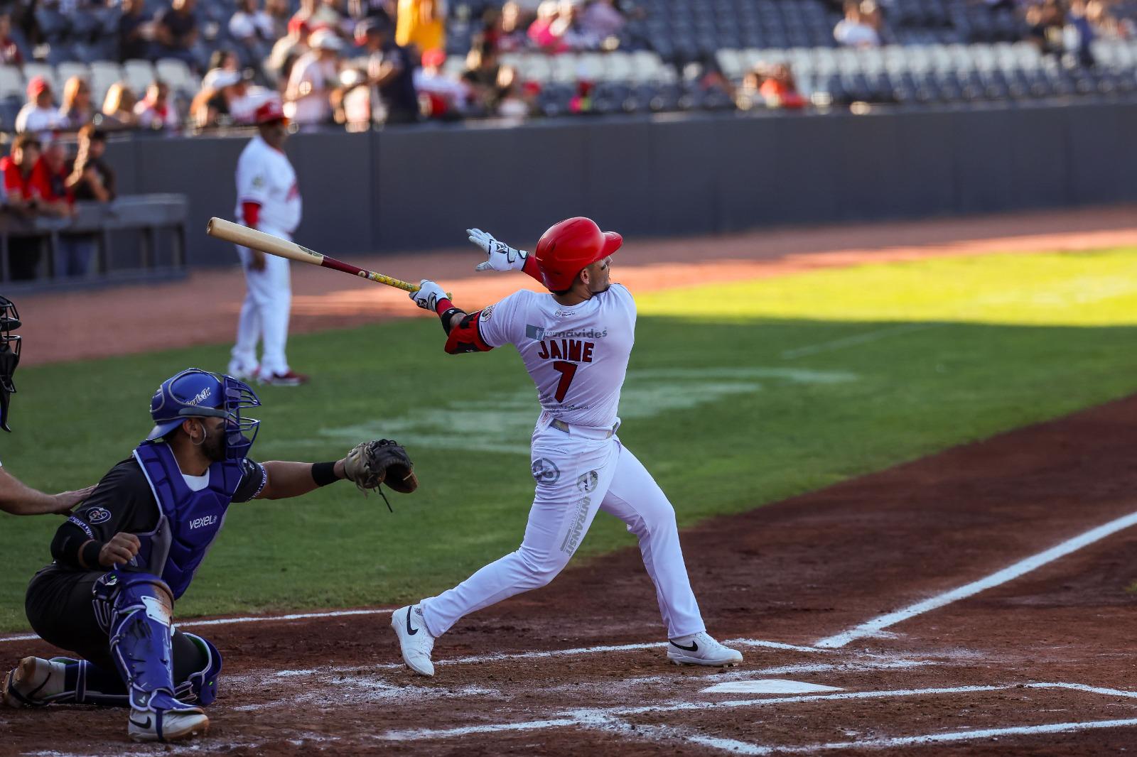 $!Águilas de Mexicali blanquea 5-0 a Yaquis de Obregón y completa la barrida