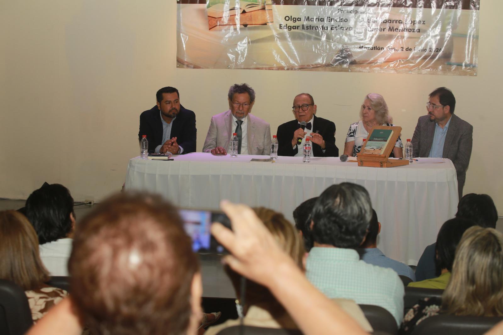 $!José Ángel Pescador Osuna presentó su libro Pensamiento educativo ante académicos, docentes y público interesado en la educación.