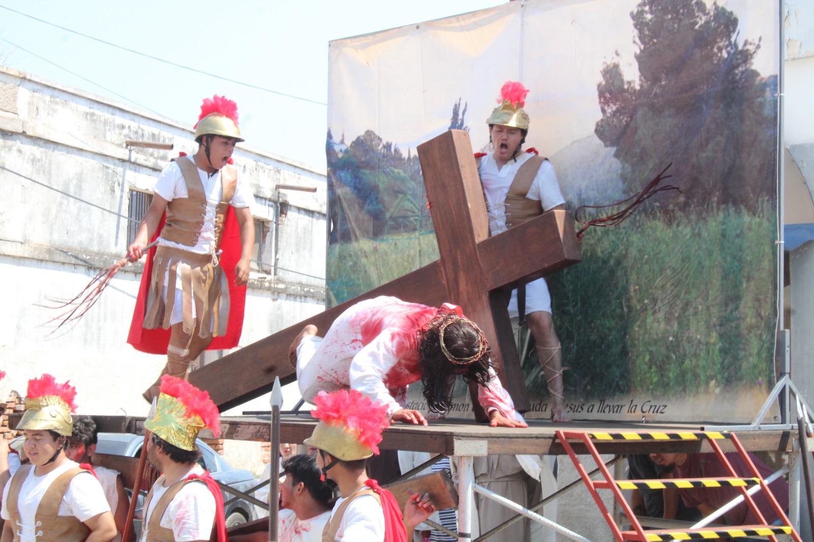 $!Reviven la pasión de Cristo en el ya tradicional Viacrucis viviente, en El Rosario