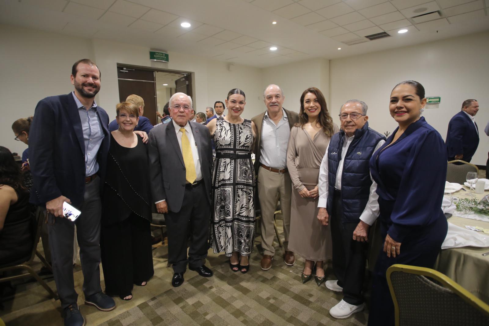 $!Luis Manuel Bouciéguez, Martha Rivera, Manuel Magallón, Paloma Magallón, Jesús Humarán, Sharis Calvo, Leovi Carranza y Ani Ruiz.