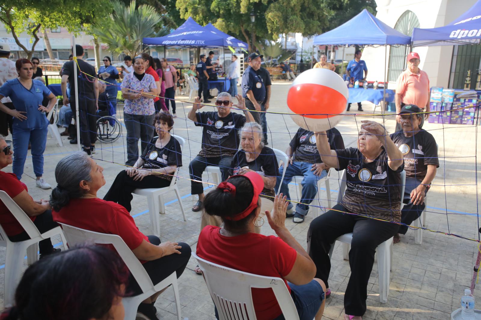 $!Adultos mayores se activan en Copa Rotaria de Cachibol