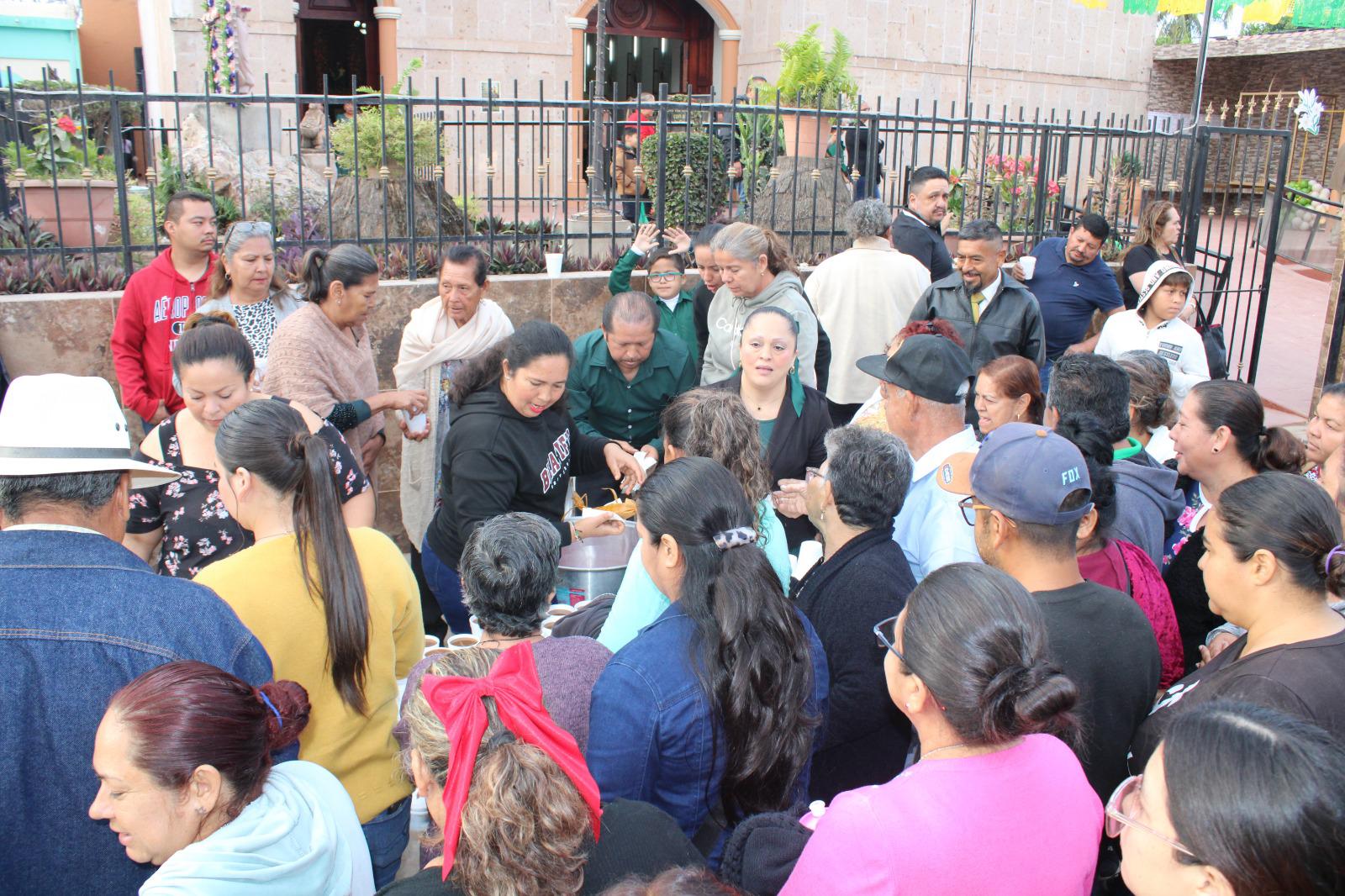 $!Diana Patricia tiene 26 años regresando un poco de lo que recibe del Señor San José