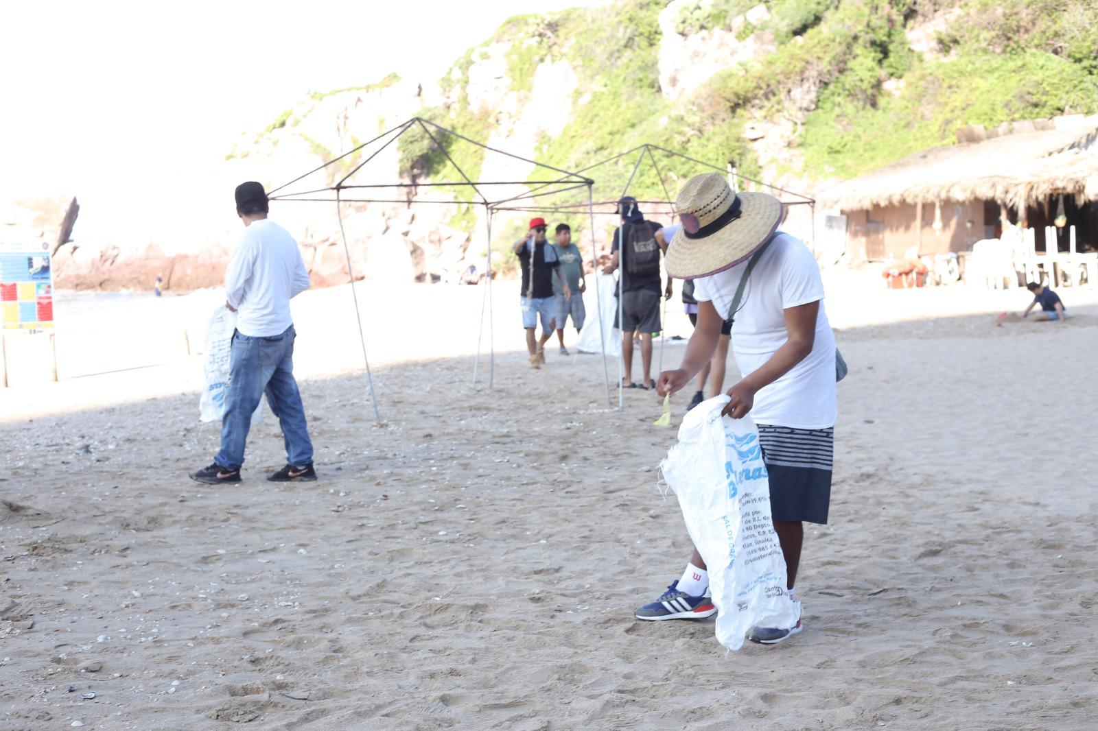 $!Suman esfuerzos Semarnat y Sectur por la limpieza y conservación de playas en Mazatlán