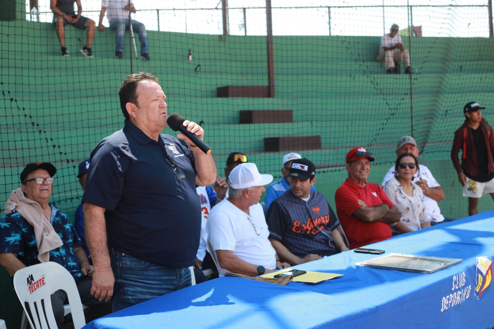 $!Cantan playball en Liga de Beisbol de 35 Años, en Club Muralla