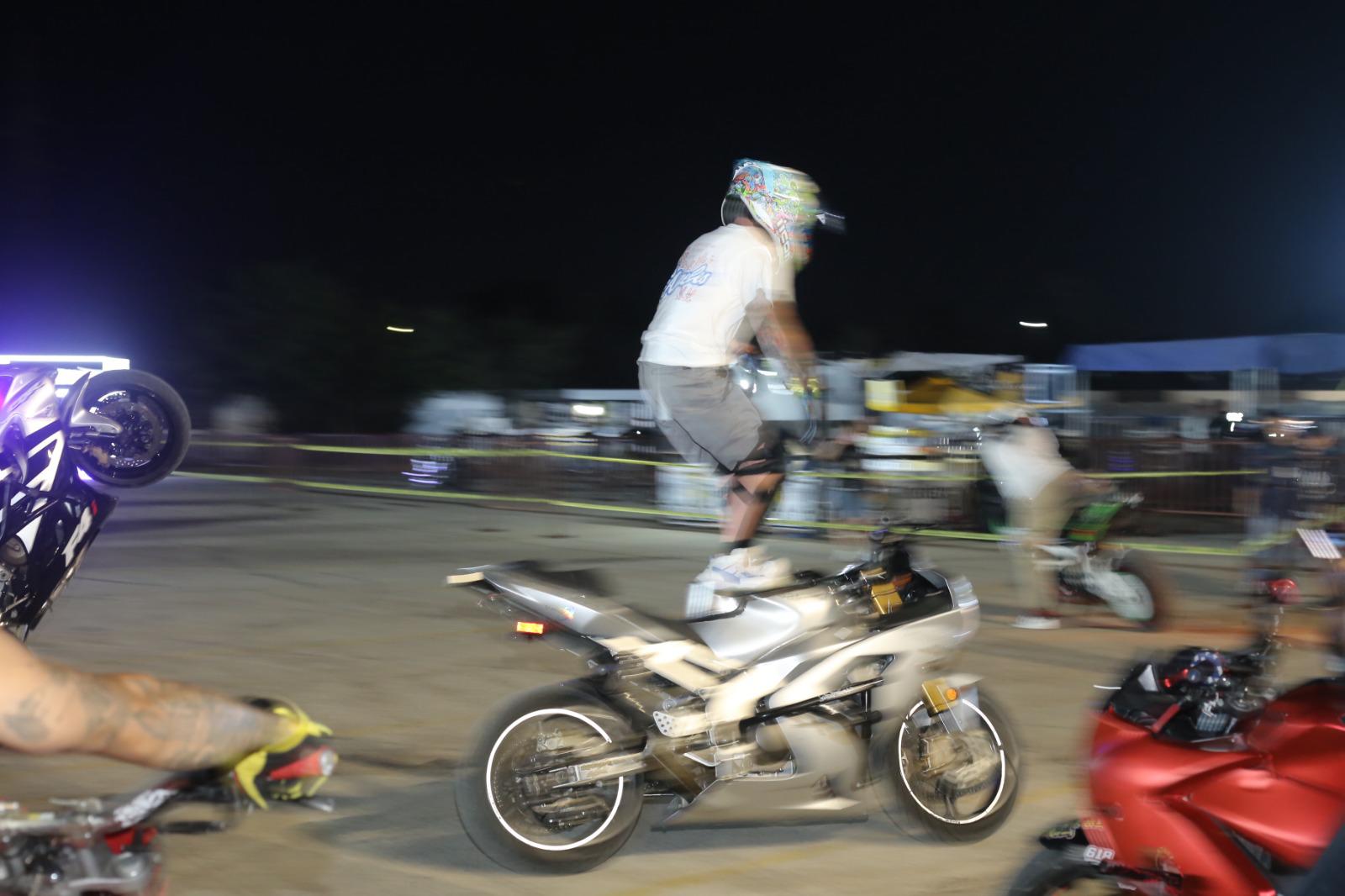 $!Muestran los ‘Locos Riders’ grandes acrobacias en la exhibición de Globo de la Muerte