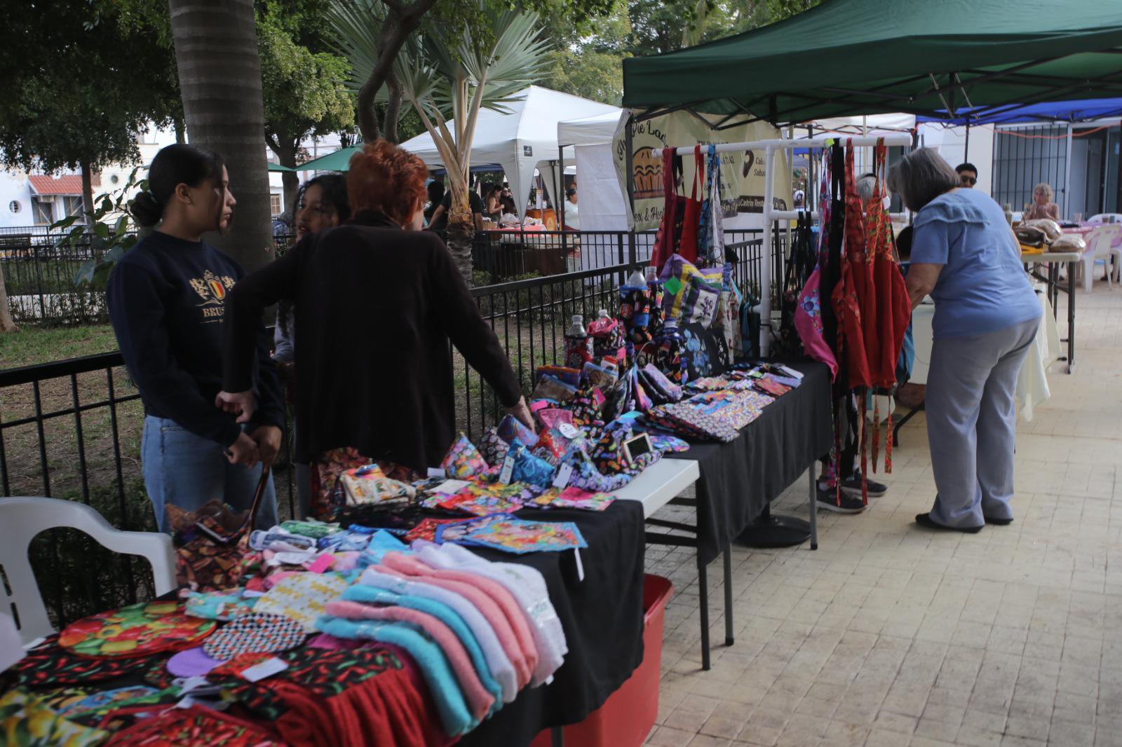 $!Entre compras saludables y rock clásico, el Mercado Orgánico de Mazatlán registra una concurrida jornada