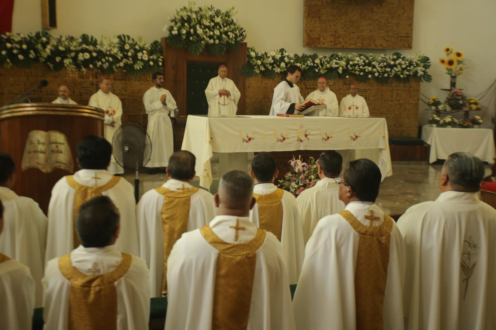 $!Celebra el Padre Horacio Hernández 50 años de sacerdocio