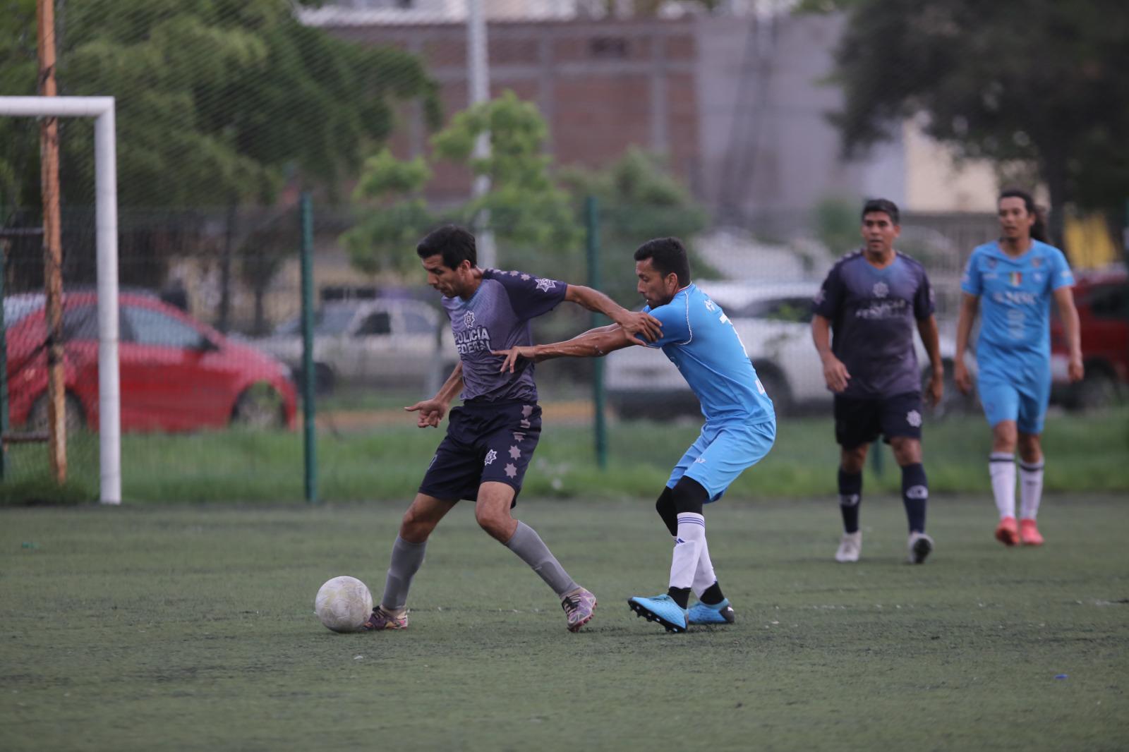 $!Aluminio y Cristales El Pollo se corona en la Liga Superveteranos con doble campeonato