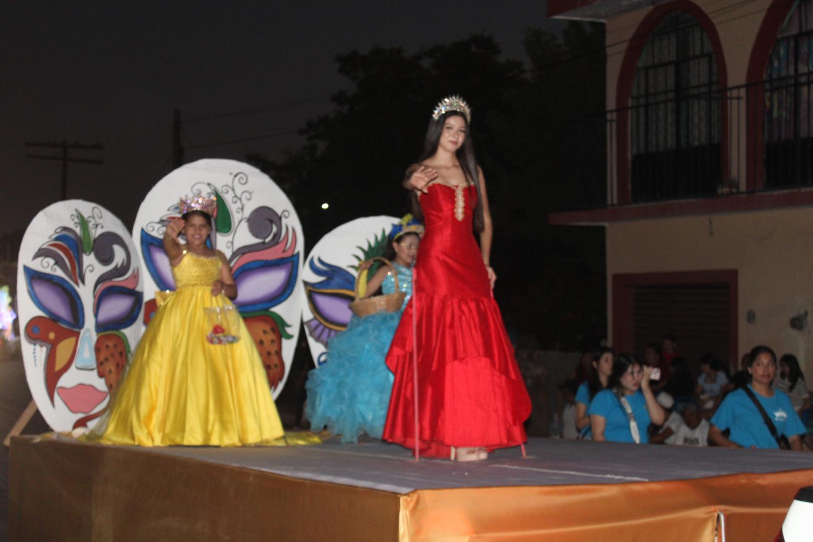 $!Cierra Carnaval de El Rosario con desfile y espectáculo de luces