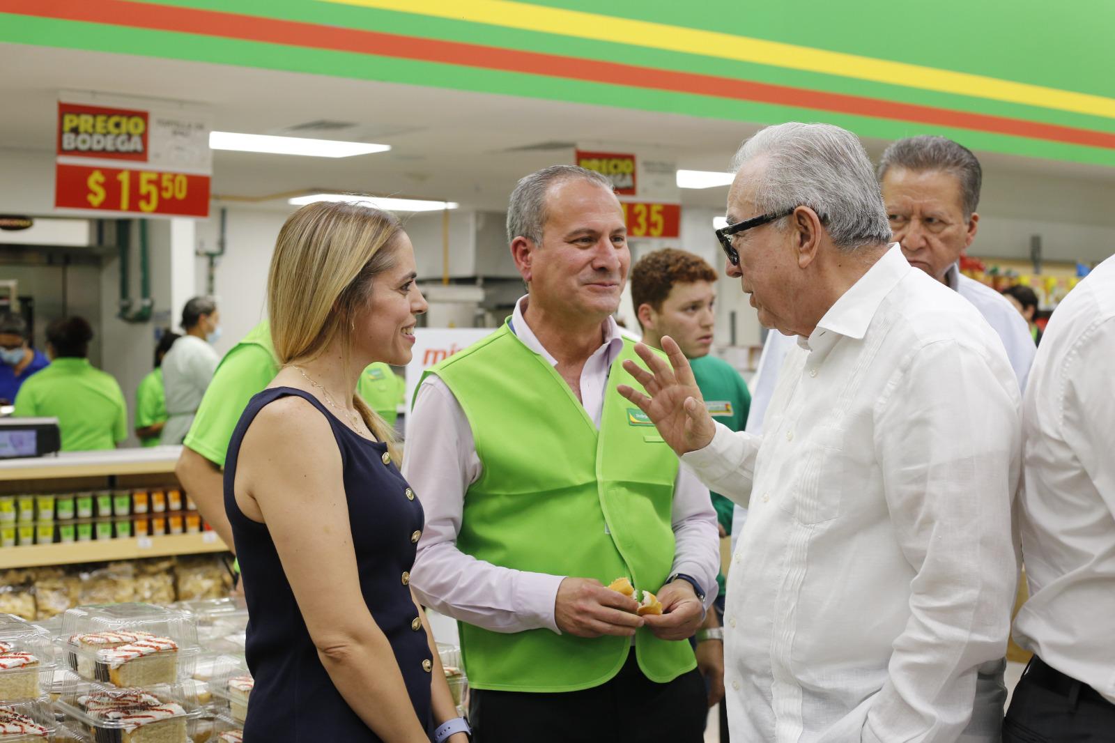 $!Gobierno de Sinaloa acude a inauguración de tienda Bodega Aurrerá en Villa Bonita, Culiacán