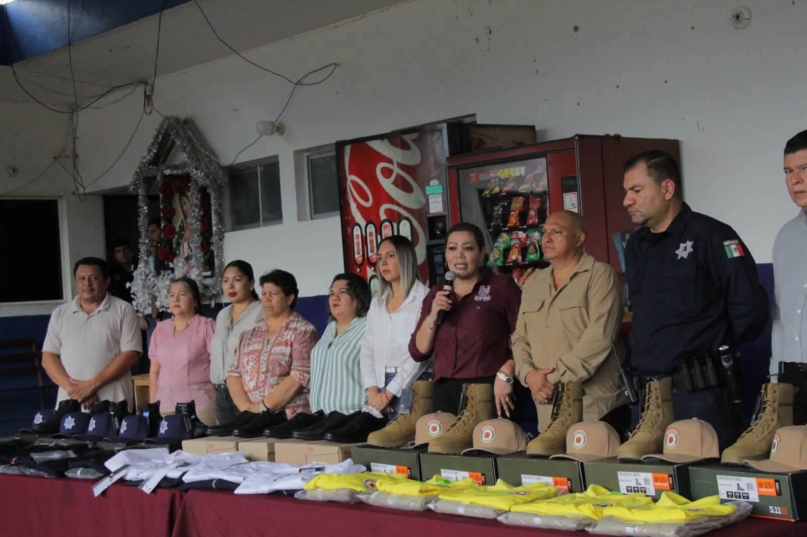 $!Autoridades entregan de uniformes a elementos de Seguridad Pública Rosario