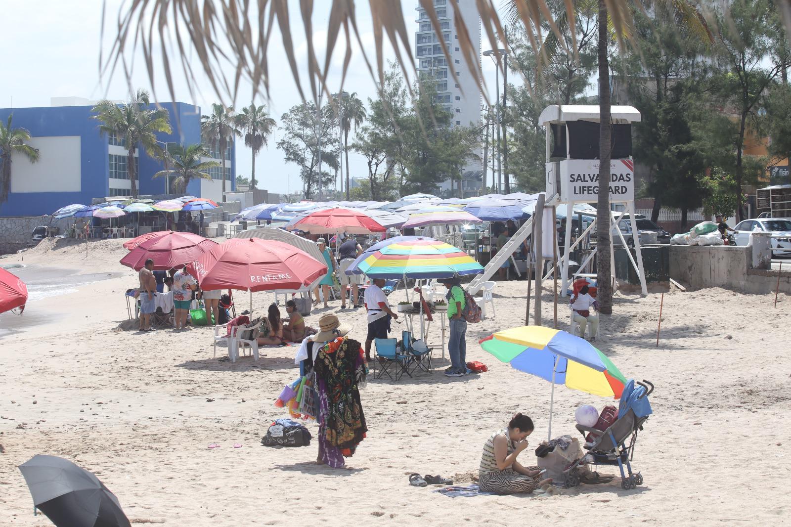 $!Persisten basura y negocios en Playa Pinitos pese a operativo de reordenamiento