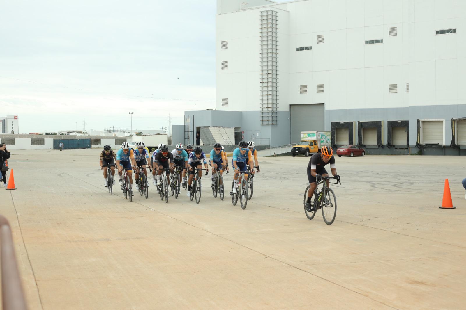 $!Pablo Alarcón y Hanna Enciso conquistan el Circuito Australiano en Mazatlán