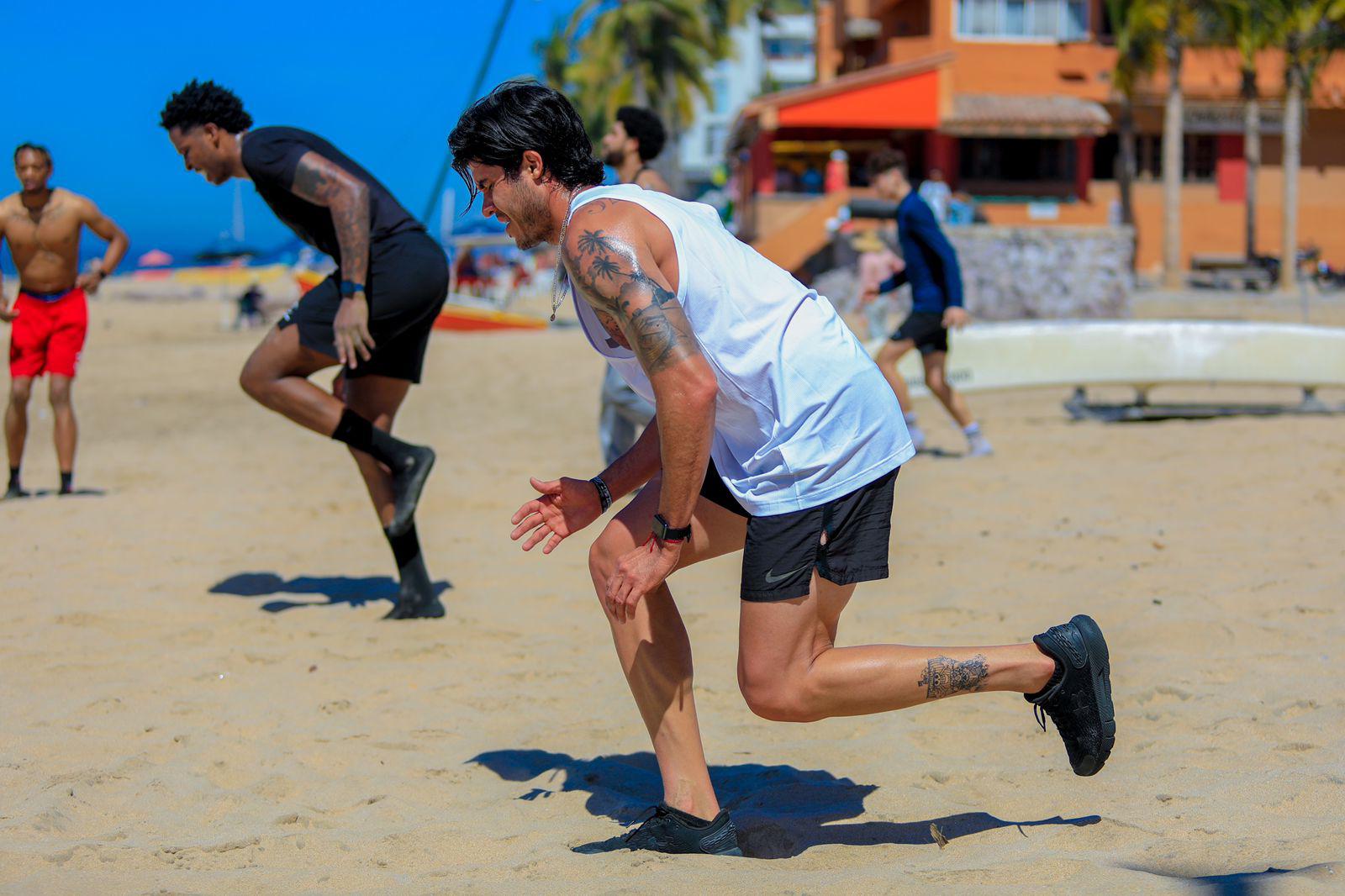 $!Venados Basketball realiza trabajo en playa en su segundo día de pretemporada