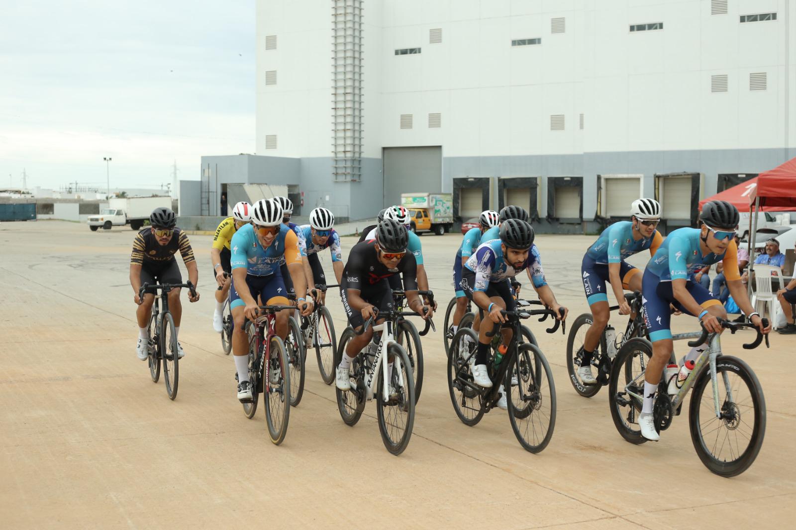 $!Pablo Alarcón y Hanna Enciso conquistan el Circuito Australiano en Mazatlán