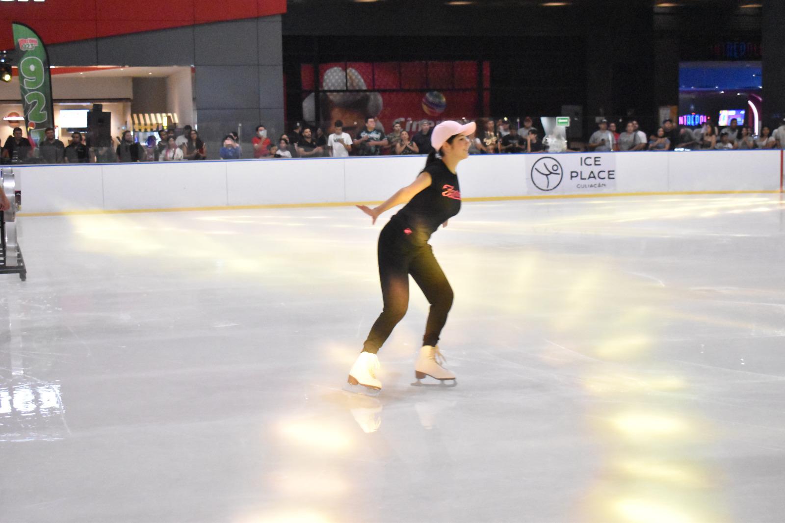 $!Tomateros de Culiacán presenta sus uniformes con espectáculo sobre hielo