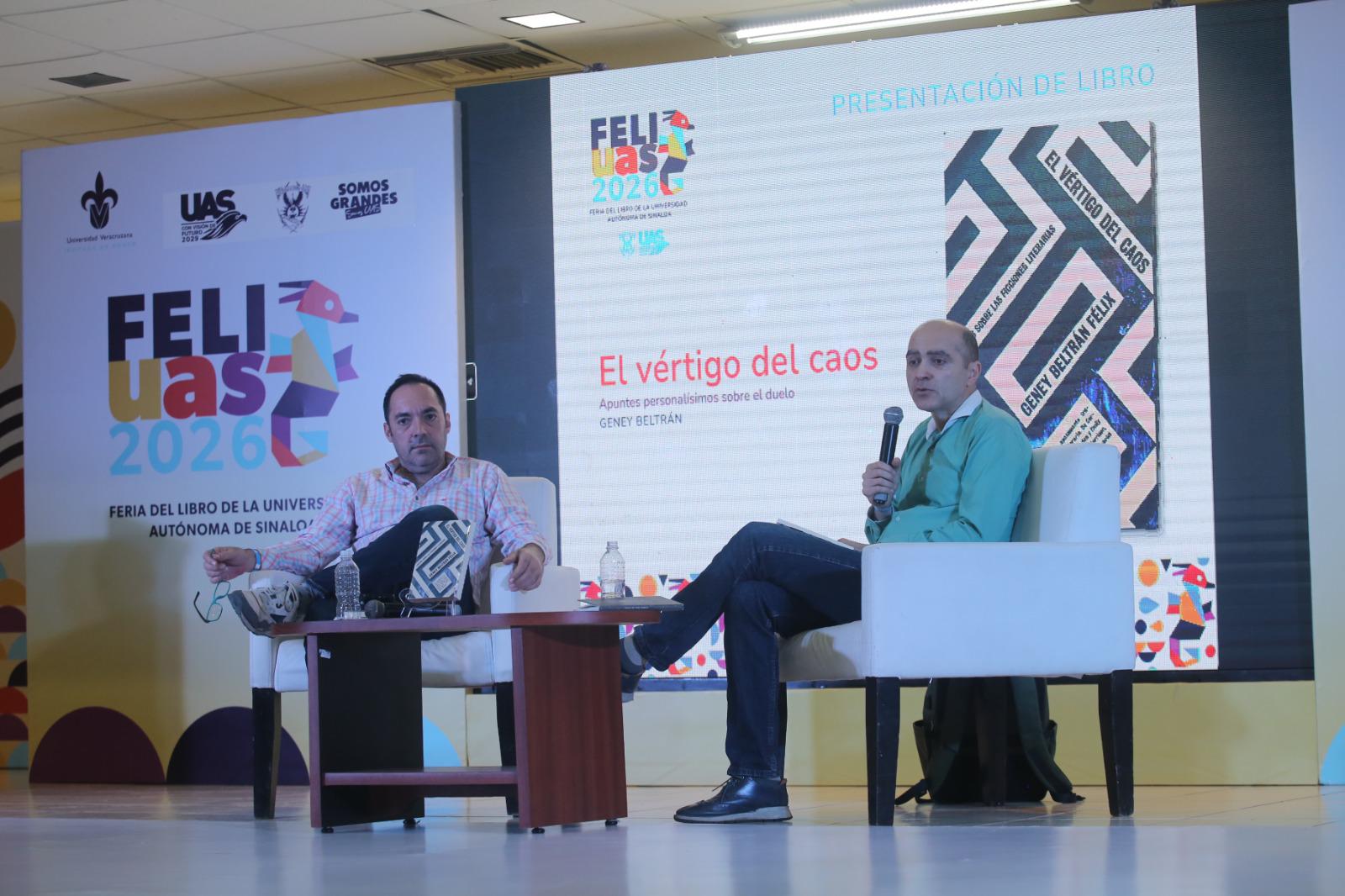 $!Francisco Meza y Geney Beltrán durante la presentación de El vértigo del caos en la FeliUAS.