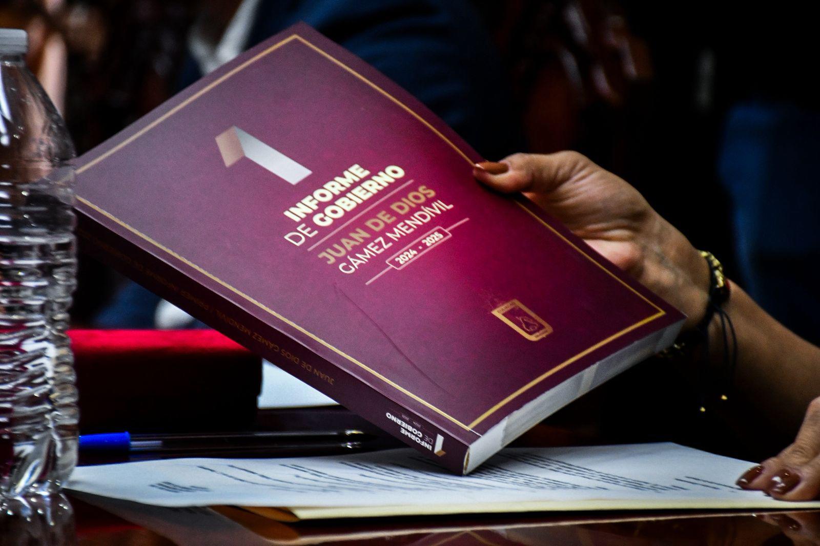 $!Entrega Alcalde de Culiacán a Cabildo Informe de Gobierno de su primer año